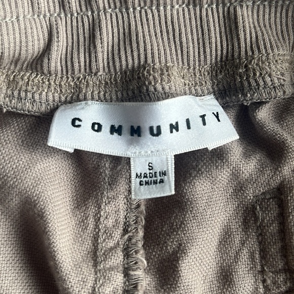 Community (Aritzia) Tan shorts - Picture 3 of 3
